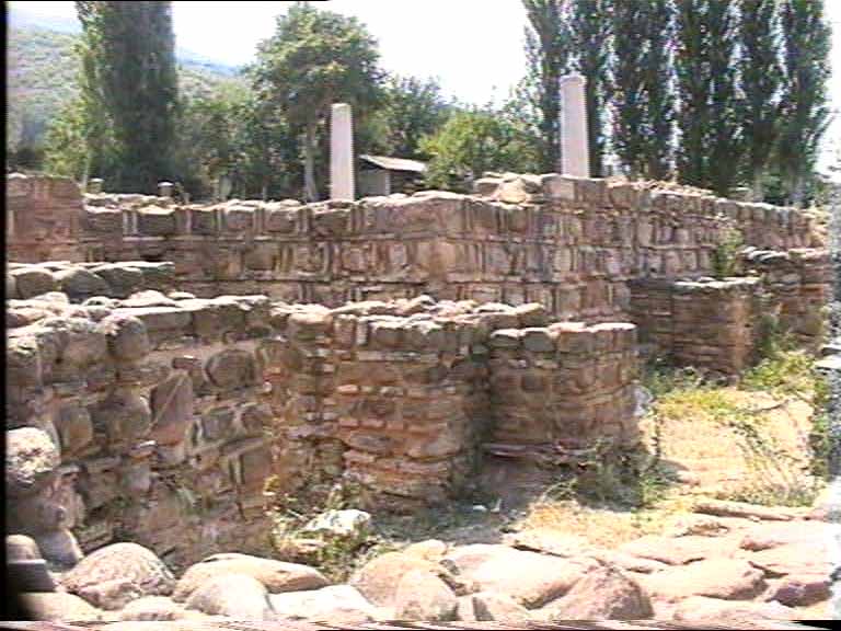 Morodviz - 4th Century church.jpg